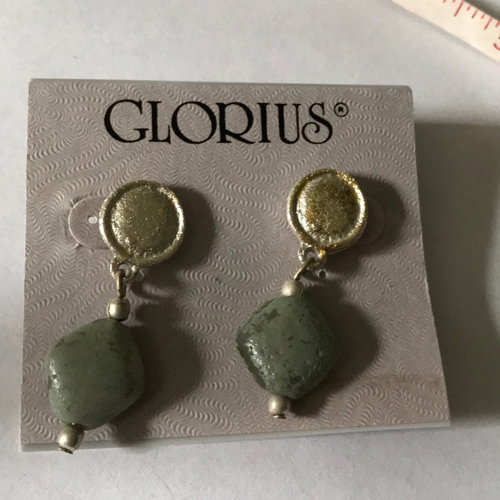 Glorious gem earring